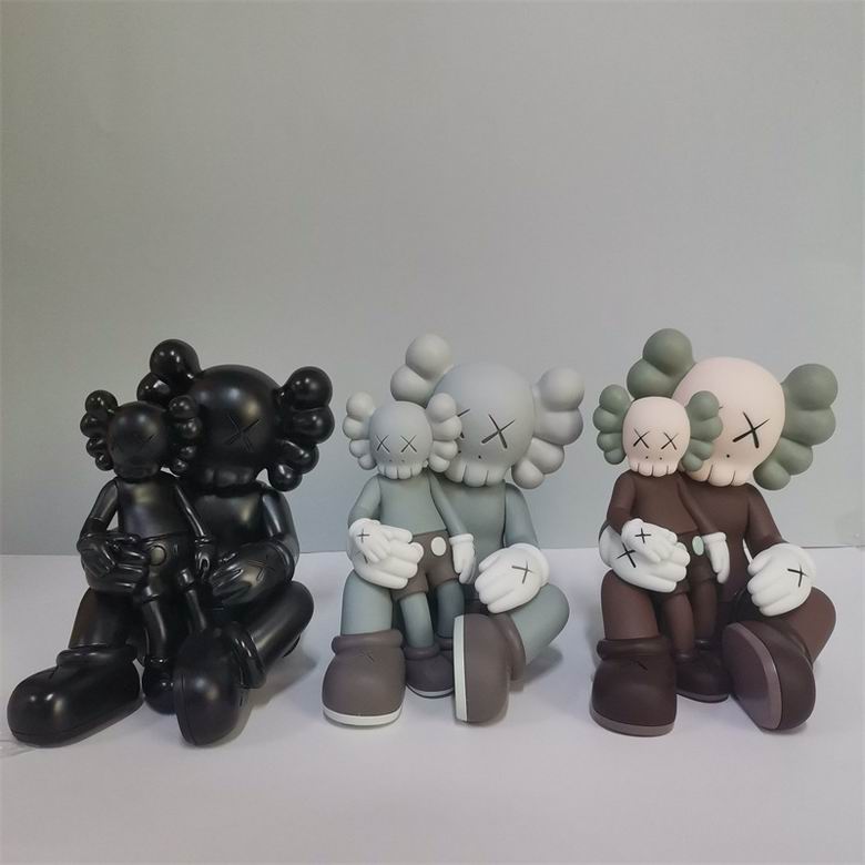 Kaws 16x18x22cm 0.7kg 15